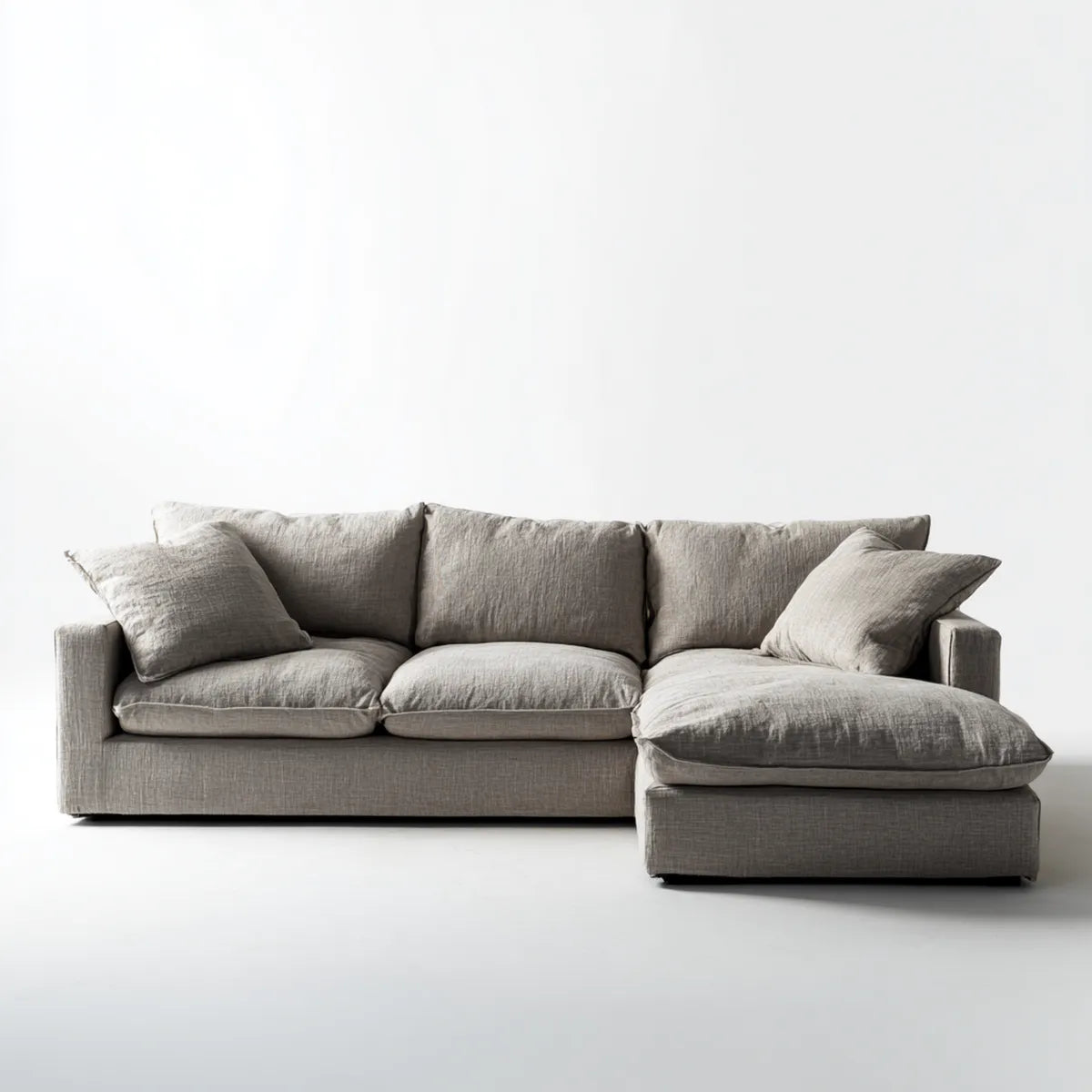 Divano angolare 3 posti grigio tortora con chaise longue destra in poliestere 280 x 160 x 85 cm